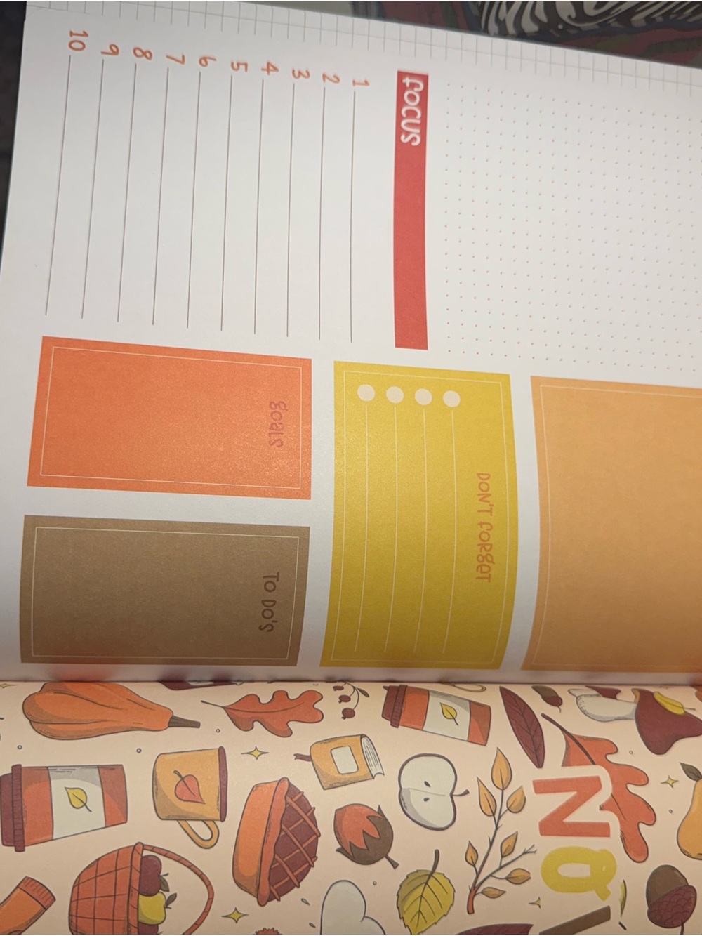 17-Month Round Planner — Baby Bloom Floral Cover in Blue & Peach - Picture 4 of 5